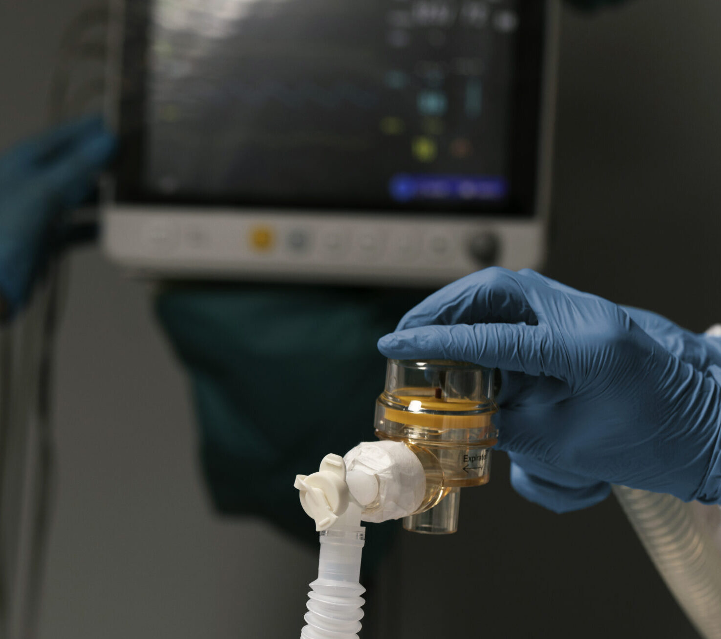 senior-man-breathing-with-special-equipment